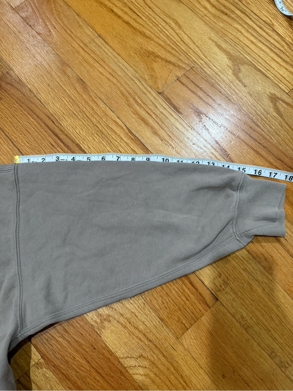 Abercrombie & Fitch Paris Crewneck Cropped Sweatshirt - Picture 6 of 6